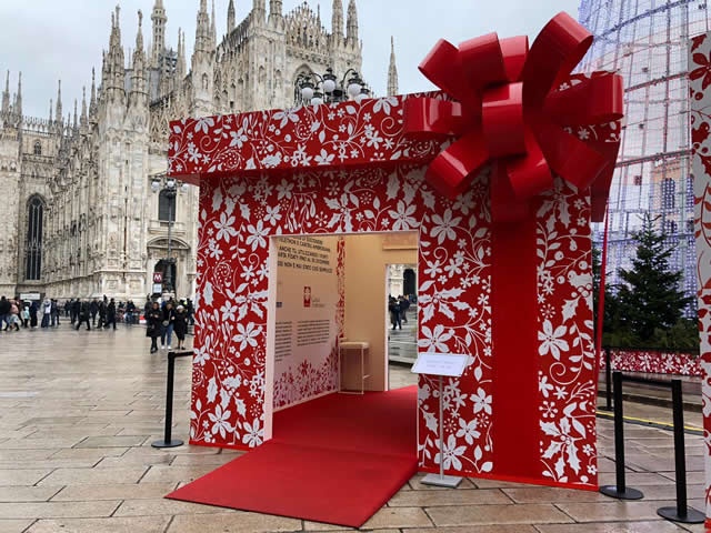 Milano è solidale grazie all’albero di piazza Duomo: sono più di 131.000 i visitatori e più di 1800 le donazioni a Telethon e Caritas Ambrosiana