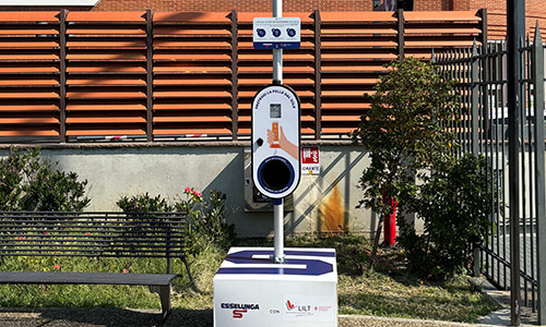 Immagine dispenser per erogazione gratuita crema solare