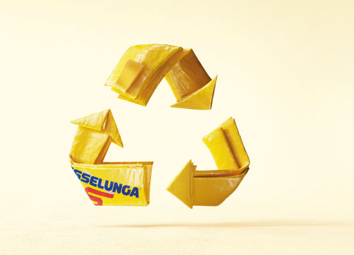 simbolo riciclo decorativo con logo Esselunga